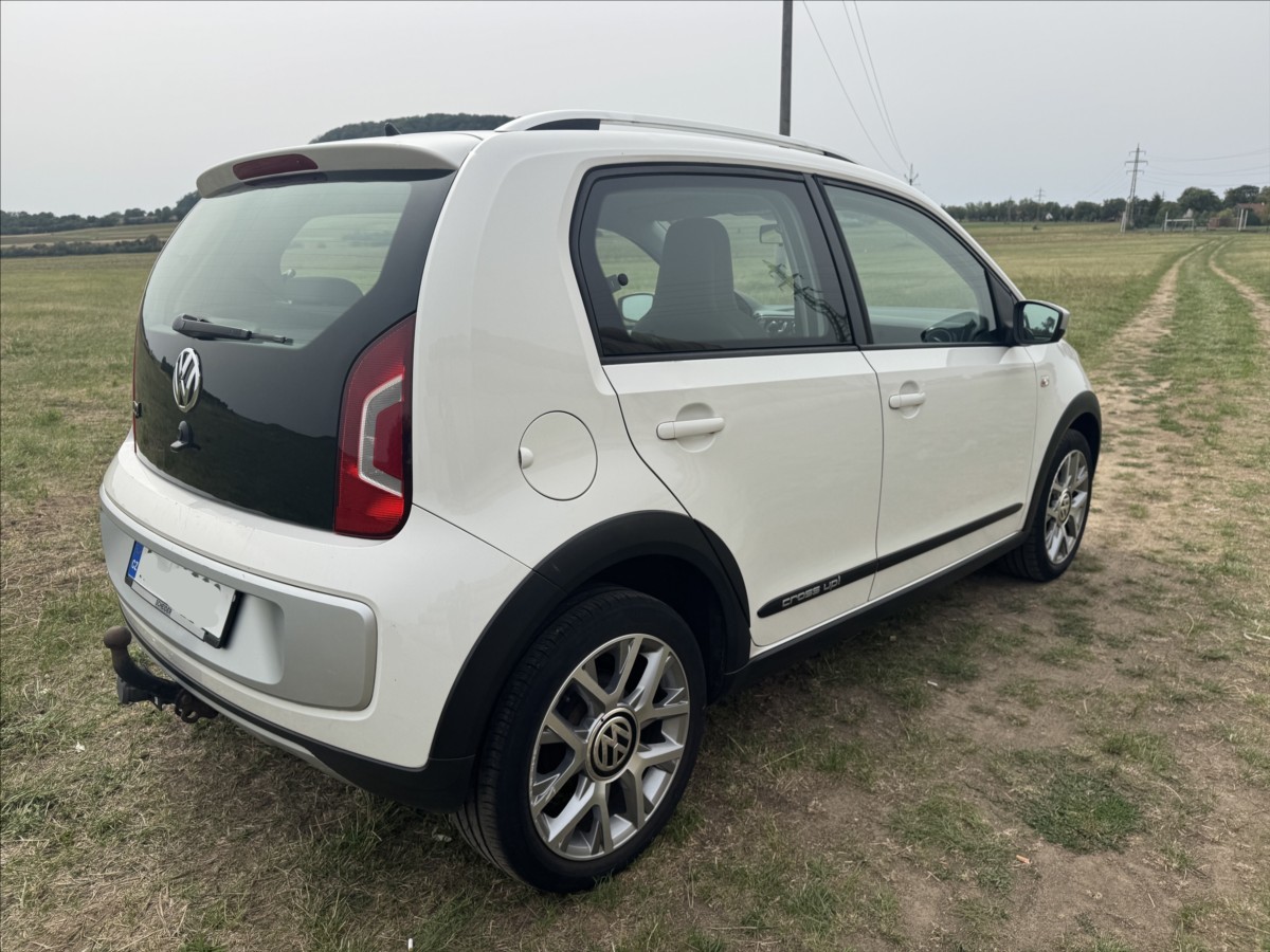 volkswagen-up-1-0-cross-max-vybava-serviska - 5
