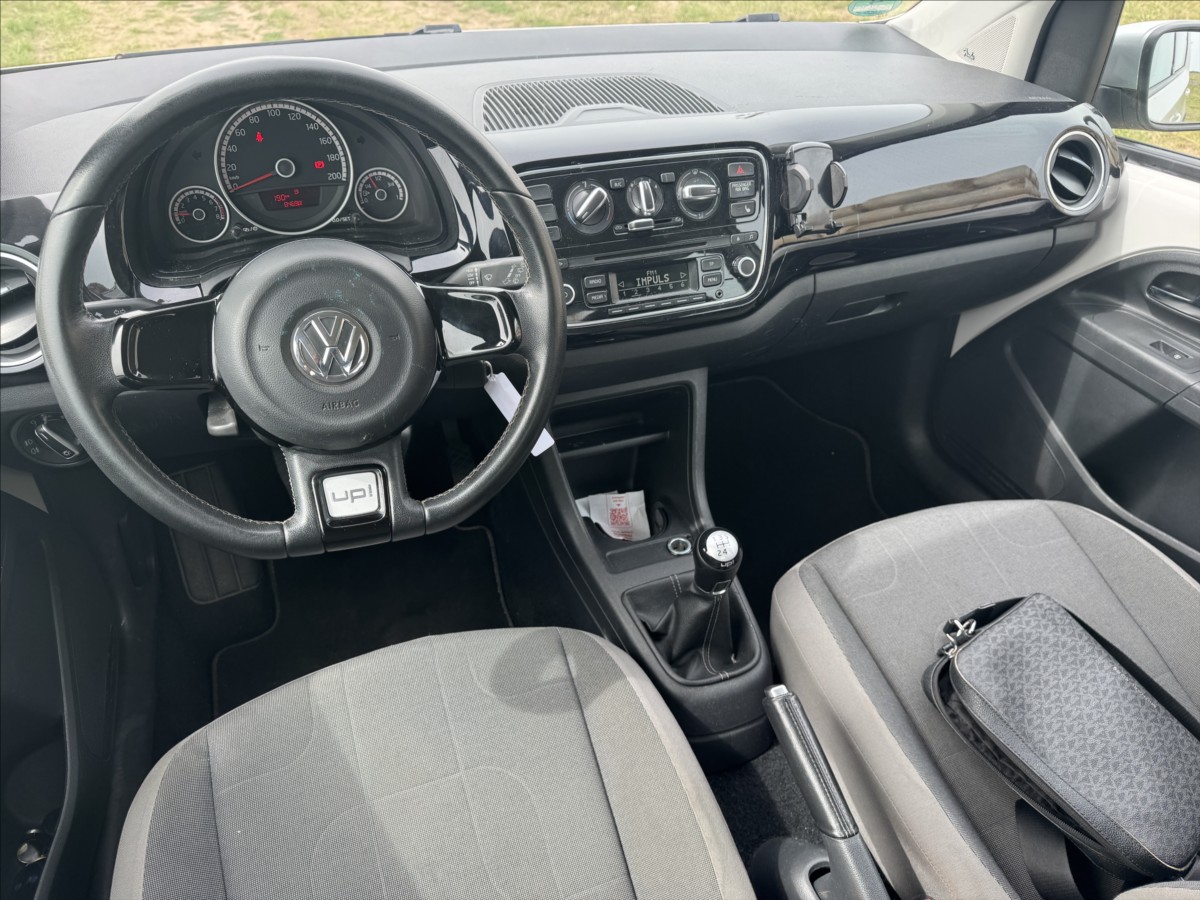 volkswagen-up-1-0-cross-max-vybava-serviska - 7