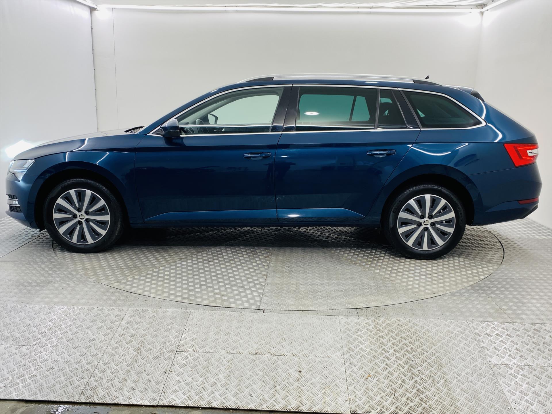 skoda-superb-2-0-tdi-147kw-dsg-style - 2