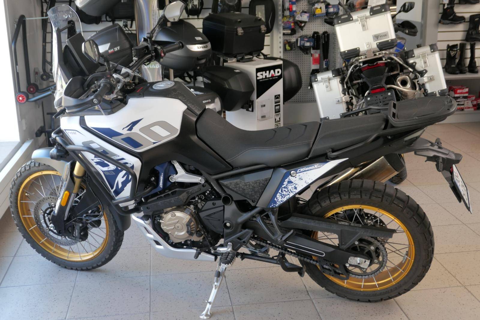 voge-800-rally - 4