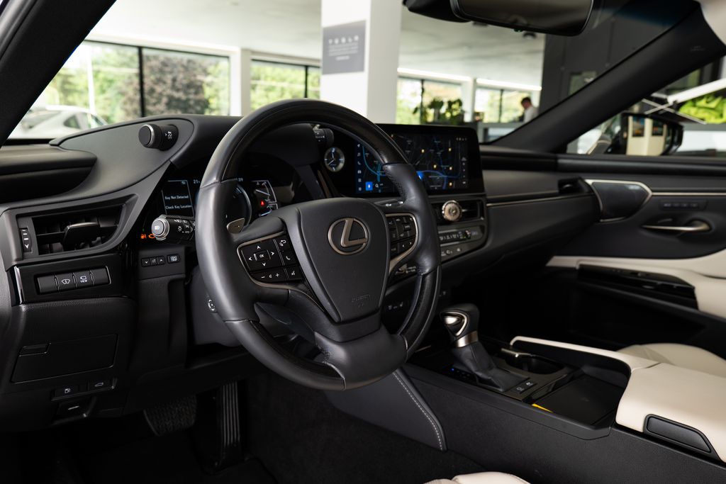 lexus-es-300-h-marklevinson-360-vyhrivana-ventilovana-sedadla - 3