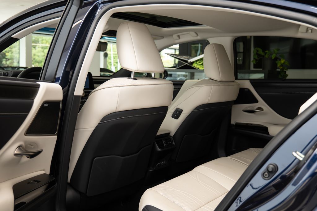 lexus-es-300-h-marklevinson-360-vyhrivana-ventilovana-sedadla - 7