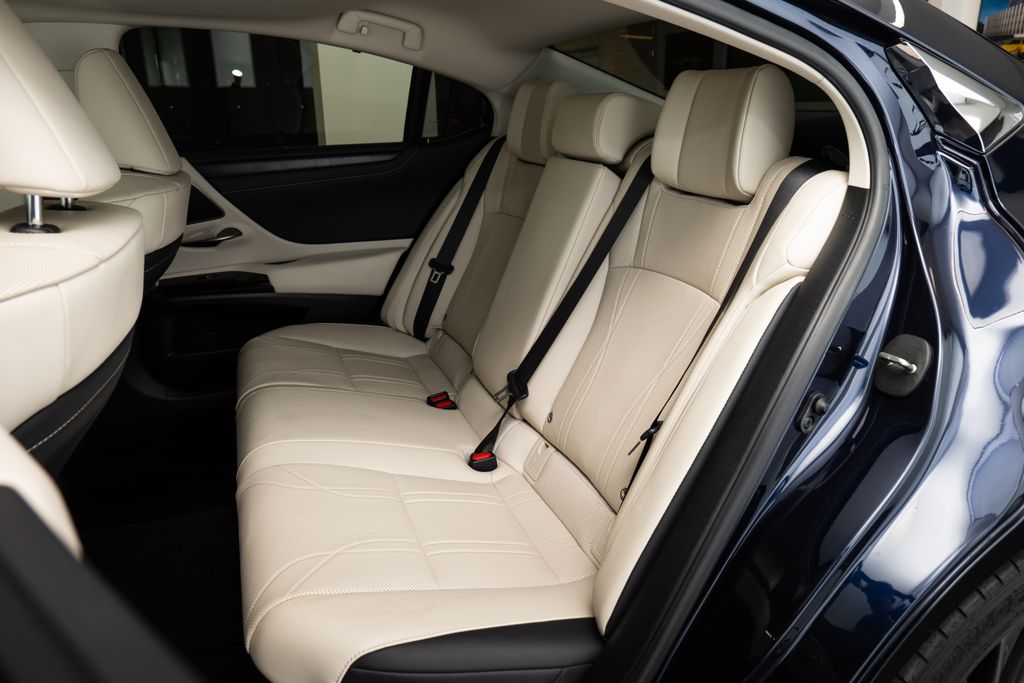 lexus-es-300-h-marklevinson-360-vyhrivana-ventilovana-sedadla - 8