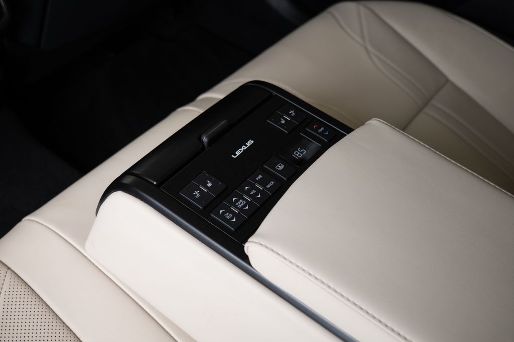 lexus-es-300-h-marklevinson-360-vyhrivana-ventilovana-sedadla - 9