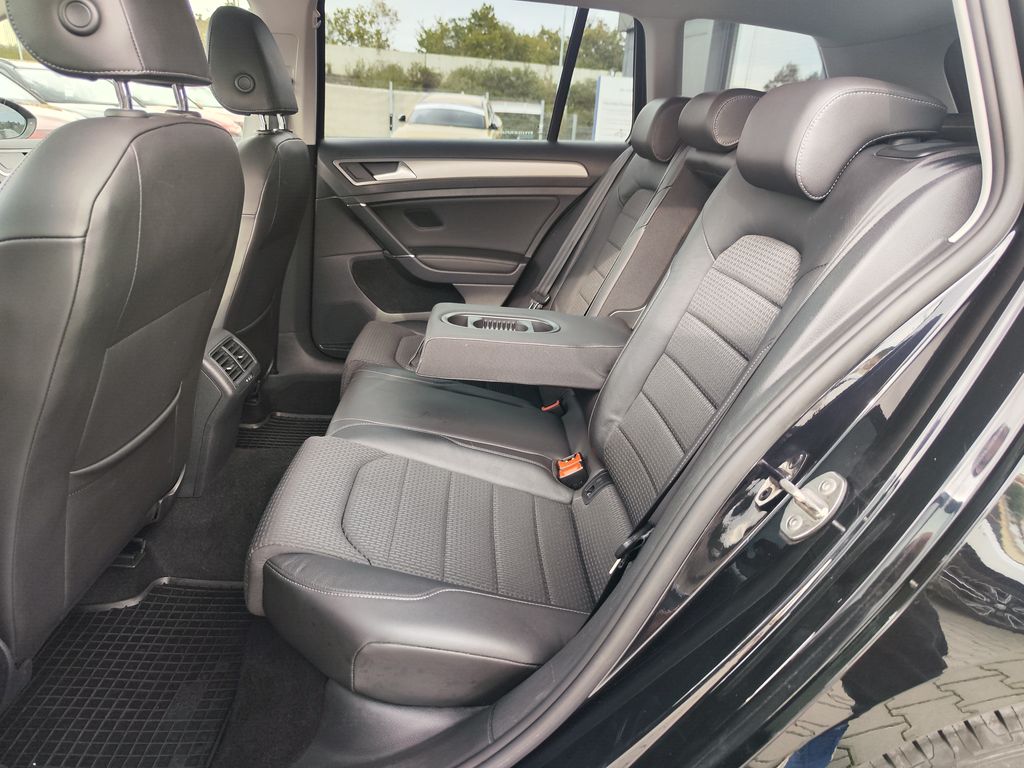 volkswagen-golf-1-2-tsi-81kw-comfortline - 9