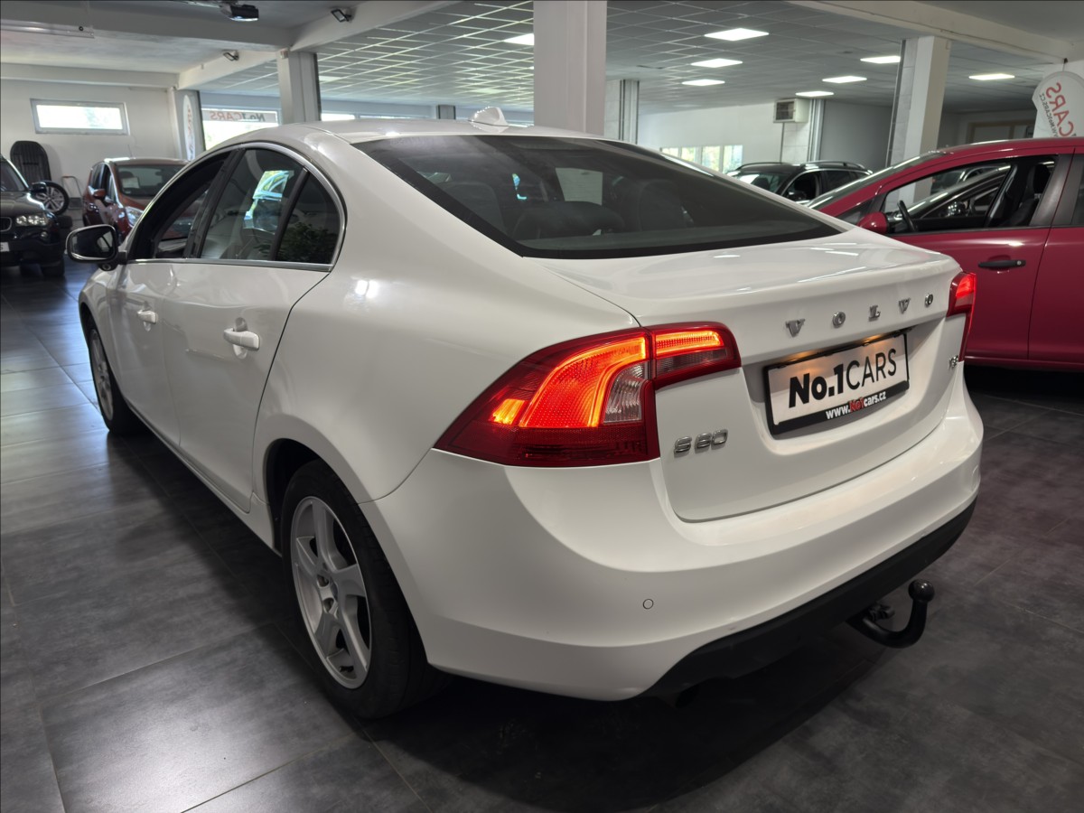 volvo-s60-1-6-t3-summum-xenon-blis - 3