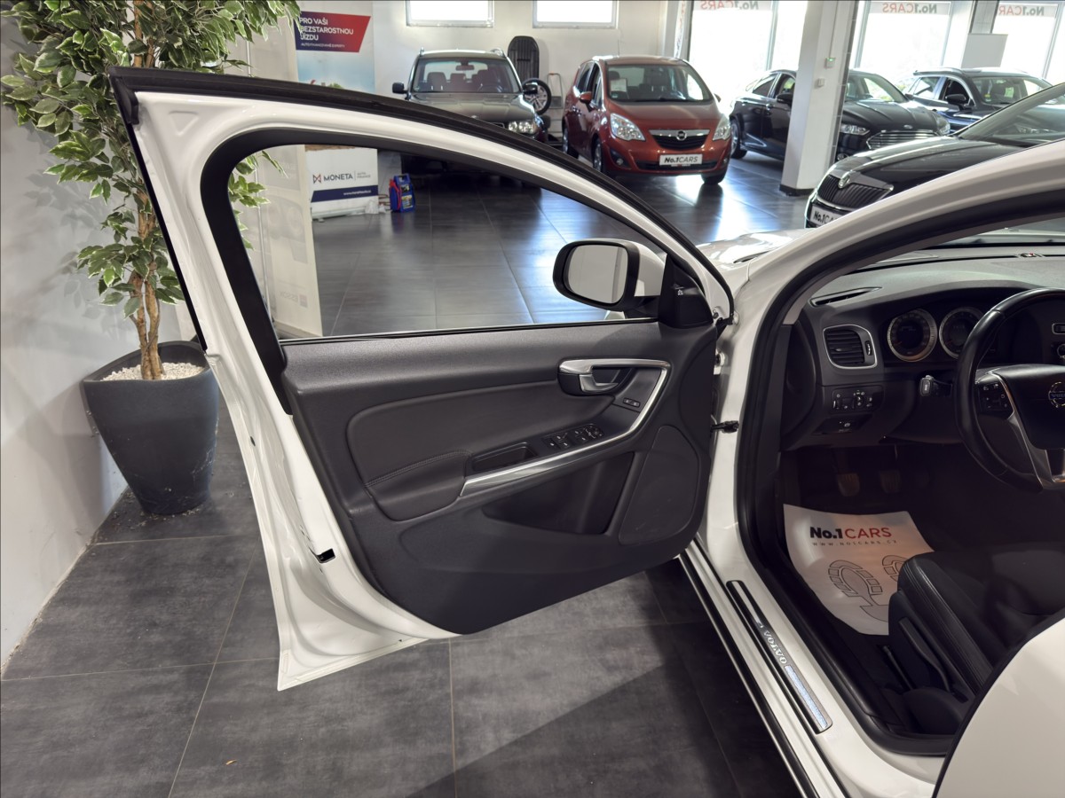 volvo-s60-1-6-t3-summum-xenon-blis - 5