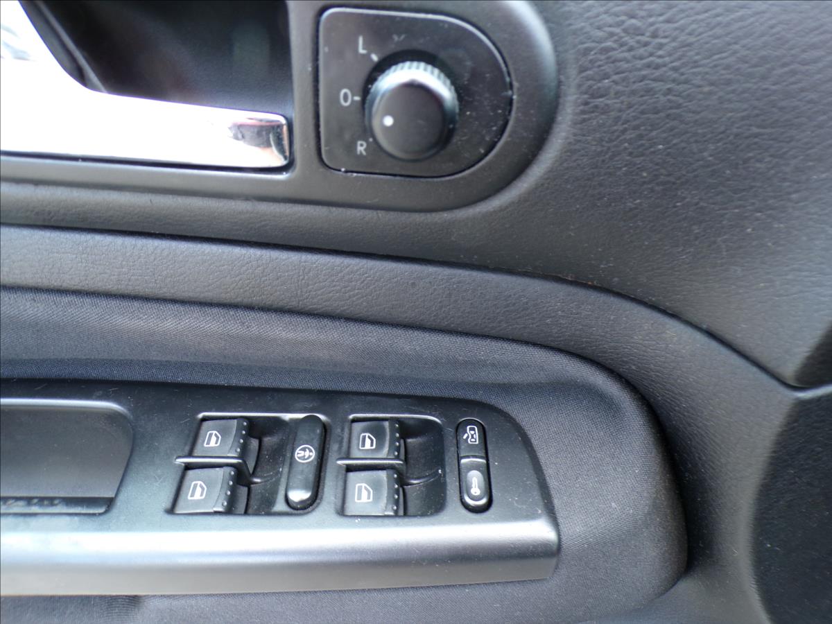 volkswagen-golf-1-4-16v-klimatizace - 9