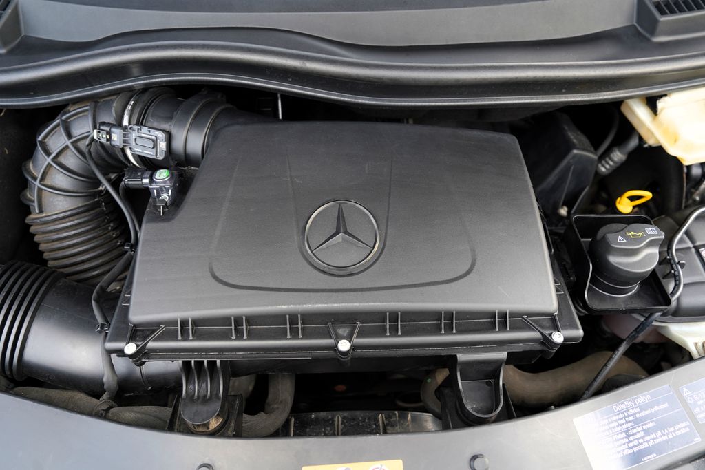 mercedes-benz-tridy-v-v-250d-4matic-extra-long-kuze-cr - 9