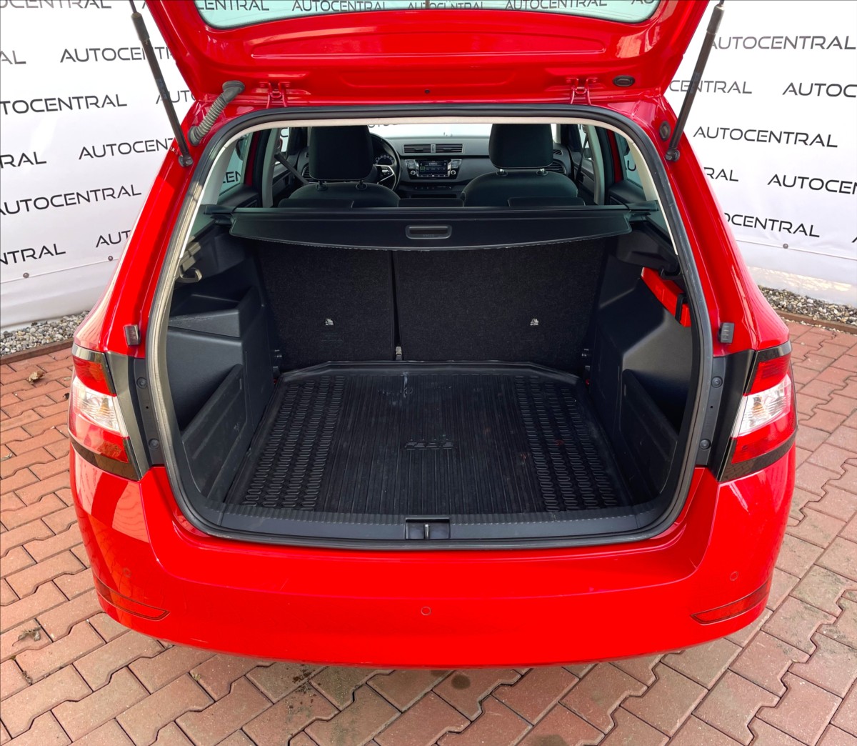 skoda-fabia-1-0-tsi-1-maj-cr-dph-stk-9-28 - 9