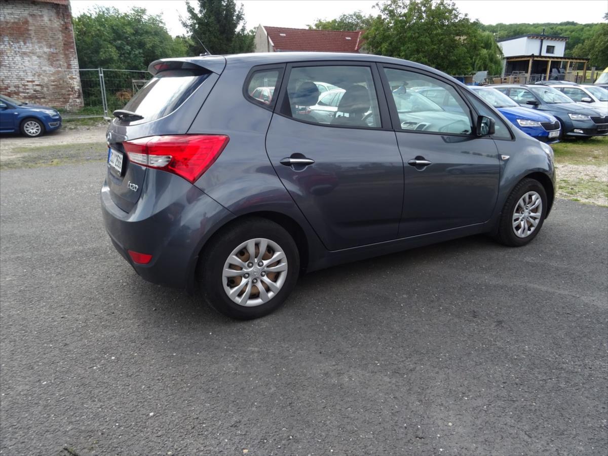 hyundai-ix20-1-4-cvvt-66-kw-1-majitel-v-cr - 8