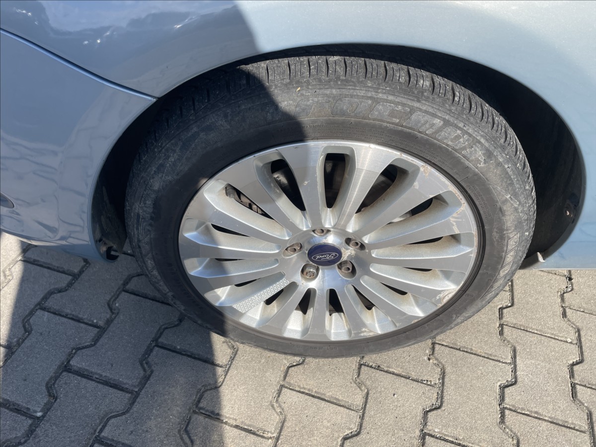 ford-focus-2-0-hdi-100-kw-xenony-nova-stk-digiklima-ok - 4