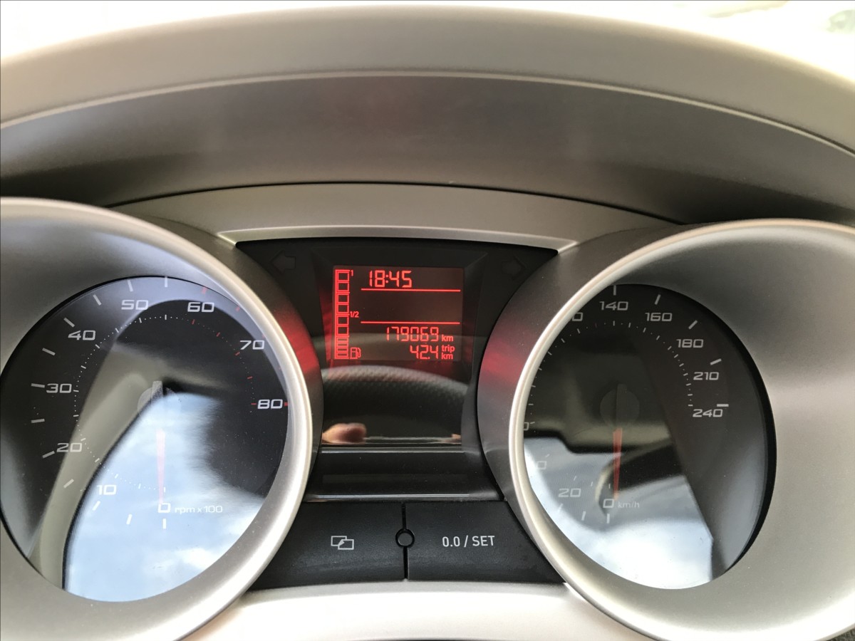 seat-ibiza-1-2-tsi-combi-77kw - 9