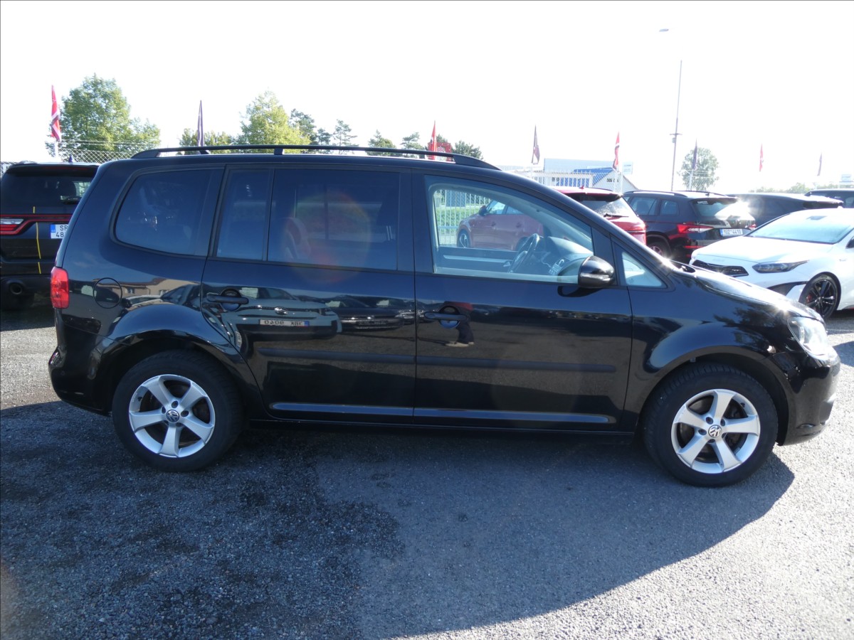 volkswagen-touran-1-6-tdi-77kw-7-mist-navigace - 1