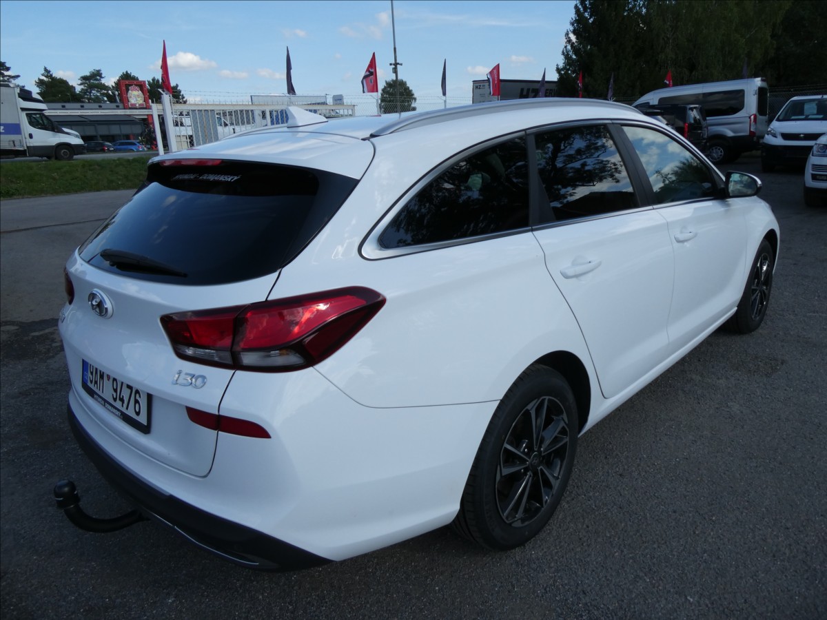 hyundai-i30-1-0-t-gdi-88kw-smart-cr-navigace - 8