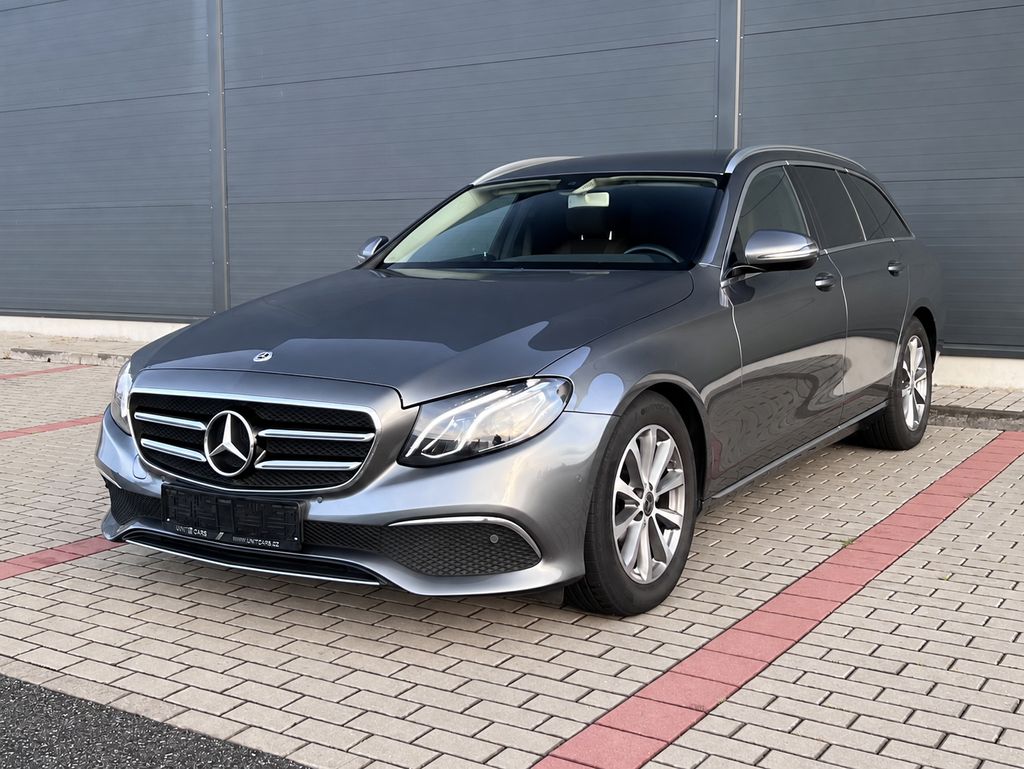 Mercedes-Benz Třídy E 220d Business-P.KAMERA-TAŽNÉ.Z