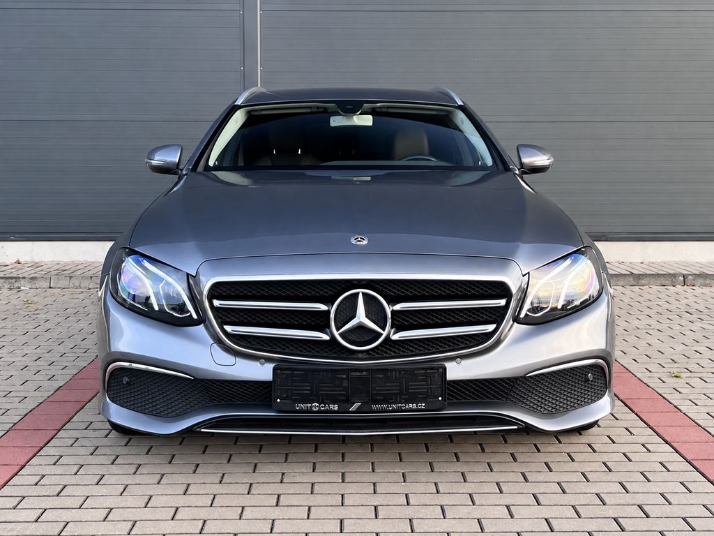 mercedes-benz-tridy-e-220d-business-p-kamera-tazne-z - 1