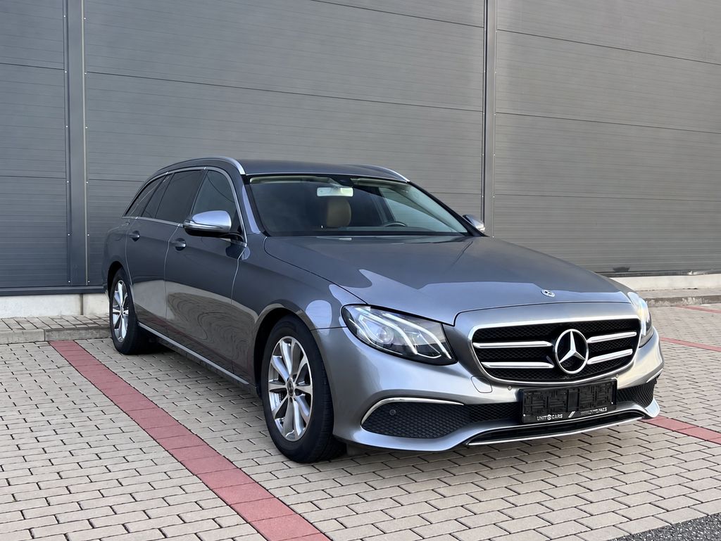 mercedes-benz-tridy-e-220d-business-p-kamera-tazne-z - 2