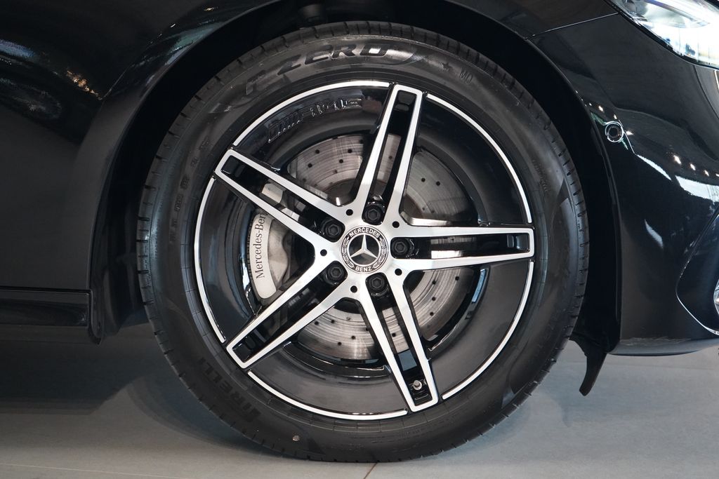 mercedes-benz-tridy-e-220d-4matic-amg-pano-tazne - 6