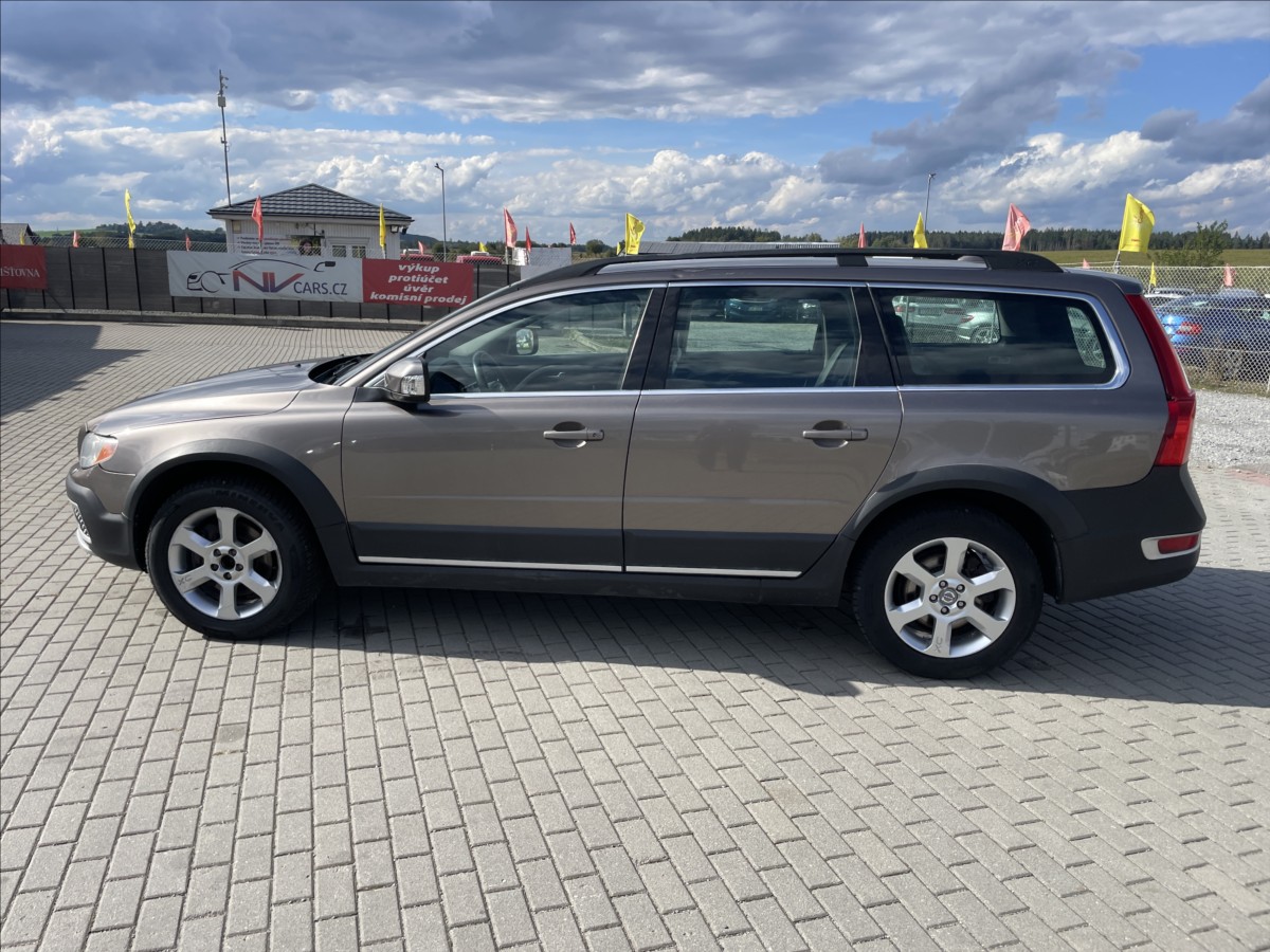 volvo-xc70-2-4-d5-151kw-awd-geartronic-momentum-tazne-gps-xenon - 1