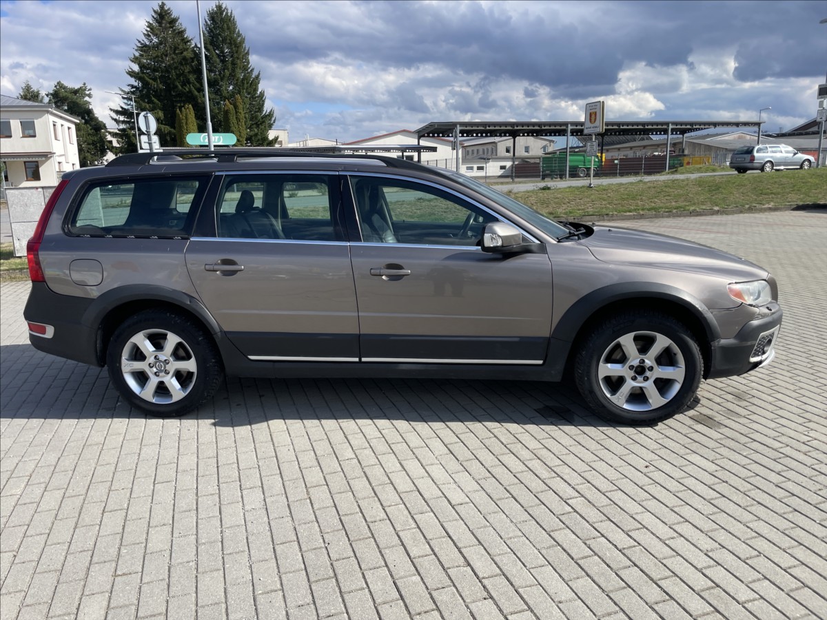 volvo-xc70-2-4-d5-151kw-awd-geartronic-momentum-tazne-gps-xenon - 4