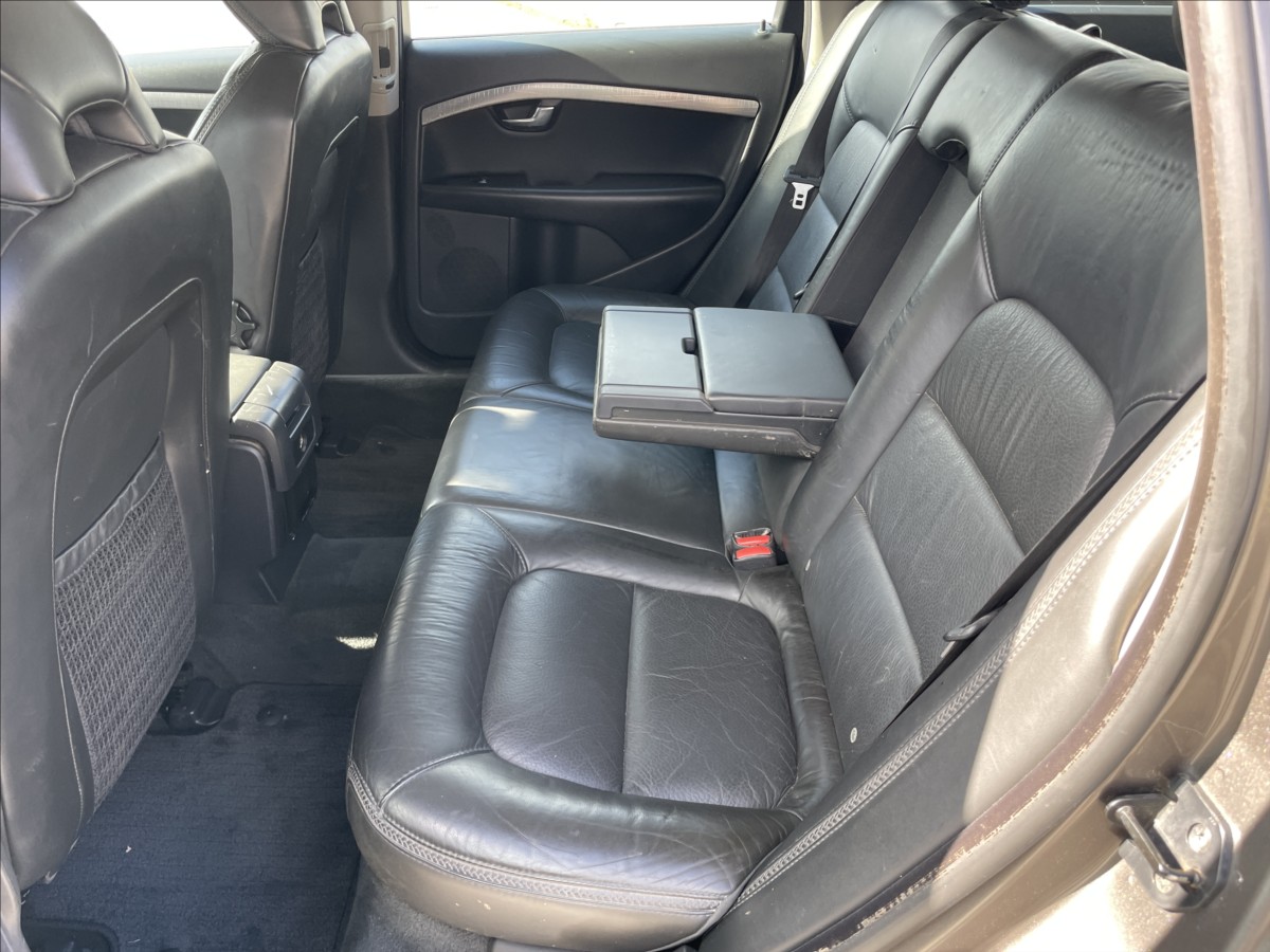 volvo-xc70-2-4-d5-151kw-awd-geartronic-momentum-tazne-gps-xenon - 7