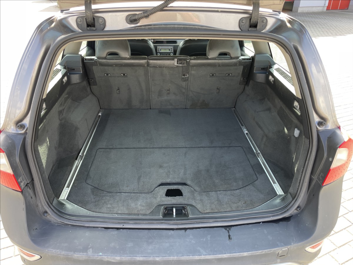 volvo-xc70-2-4-d5-151kw-awd-geartronic-momentum-tazne-gps-xenon - 8
