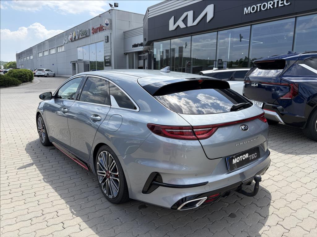 kia-proceed-1-6-t-gdi-7dct-gt - 2