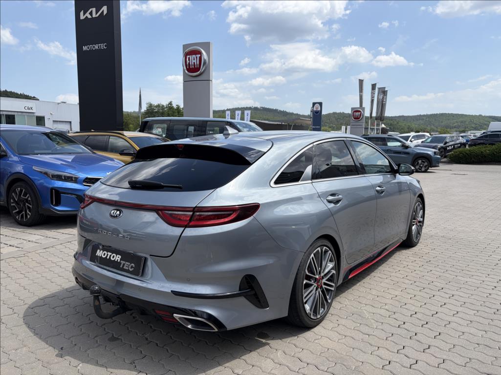 kia-proceed-1-6-t-gdi-7dct-gt - 3