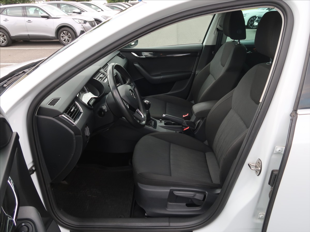 skoda-octavia-1-5-tsi-style-mt - 9