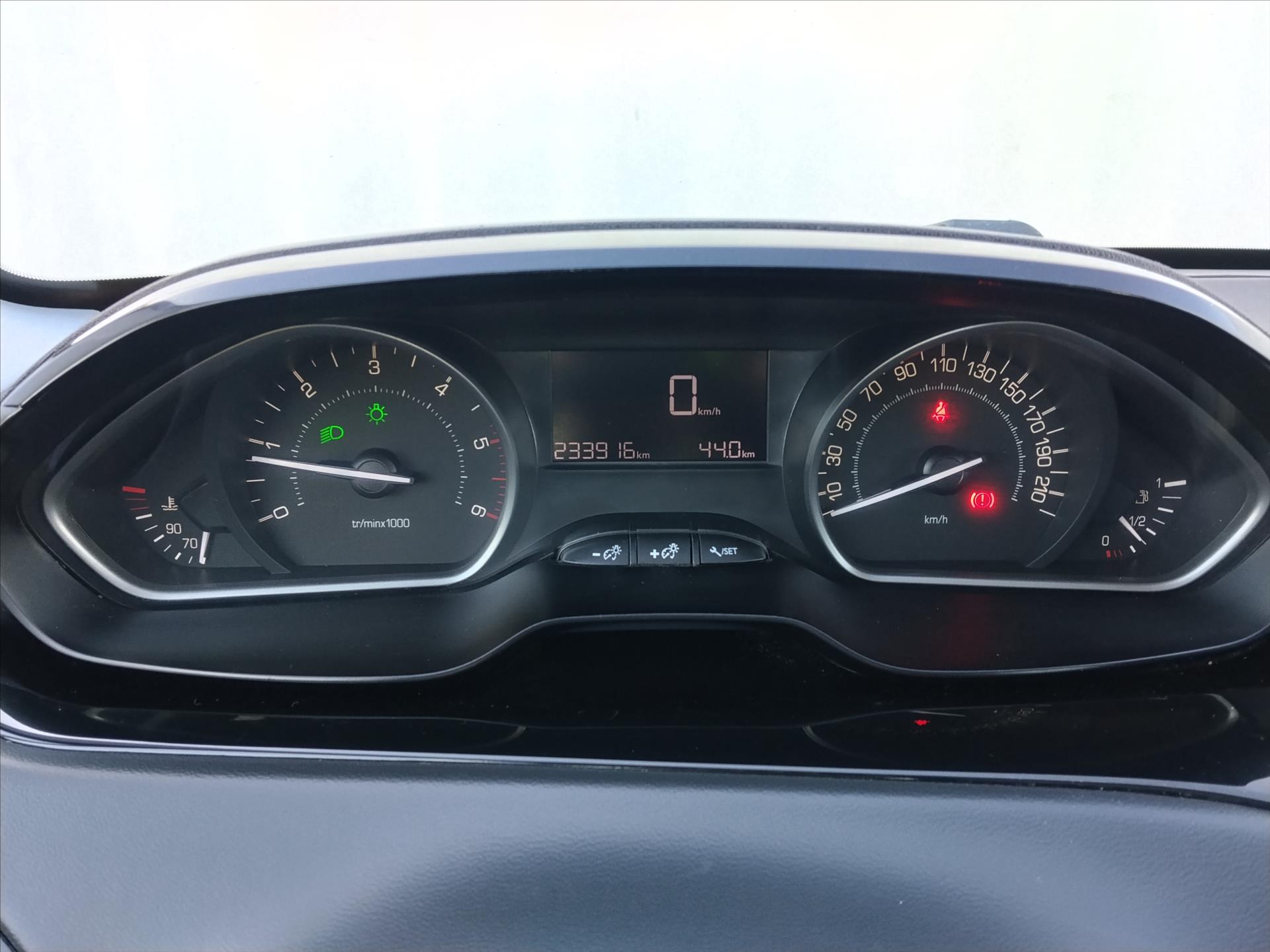 peugeot-208-1-6-1-6-hdi-55kw-klimatizace - 7