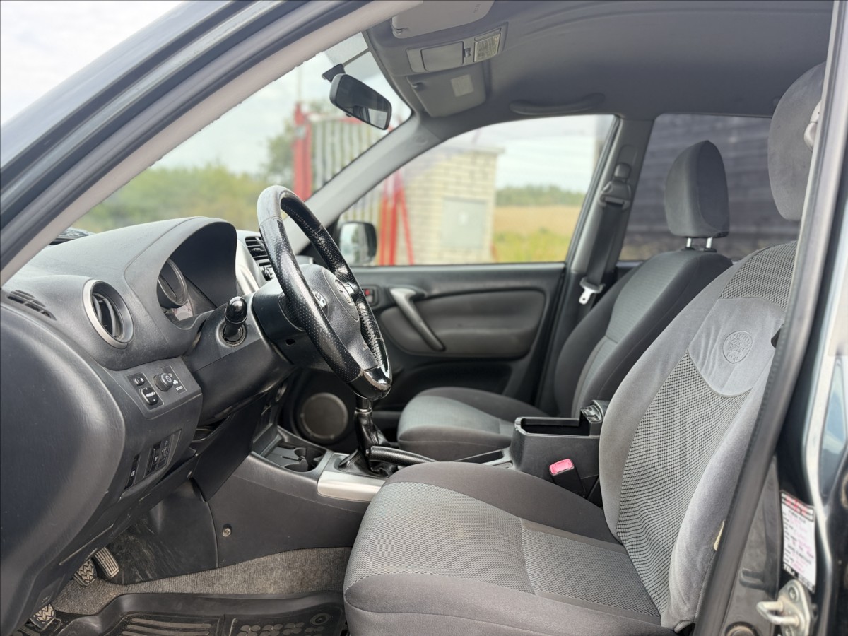 toyota-rav4-2-0-d-4d-4x4-tazne - 8