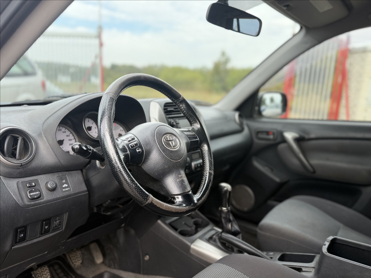 toyota-rav4-2-0-d-4d-4x4-tazne - 9