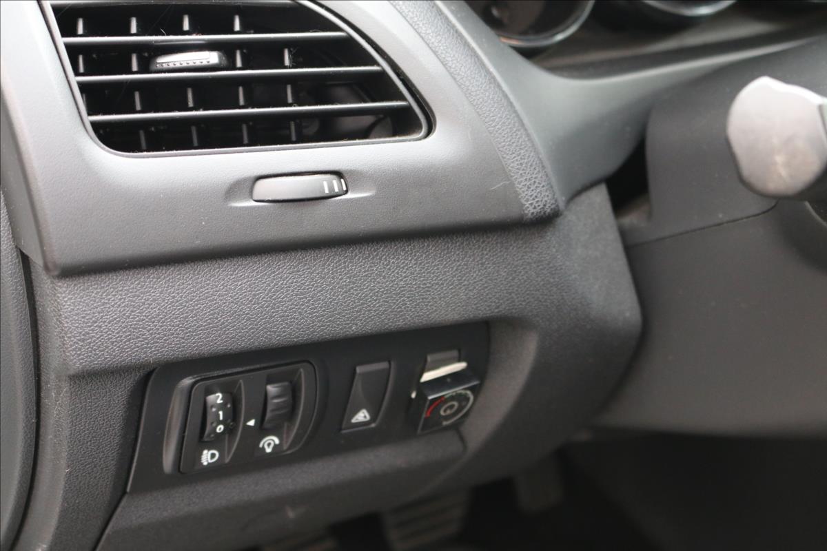 renault-fluence-1-6-cr-lpg-nove-stk - 8