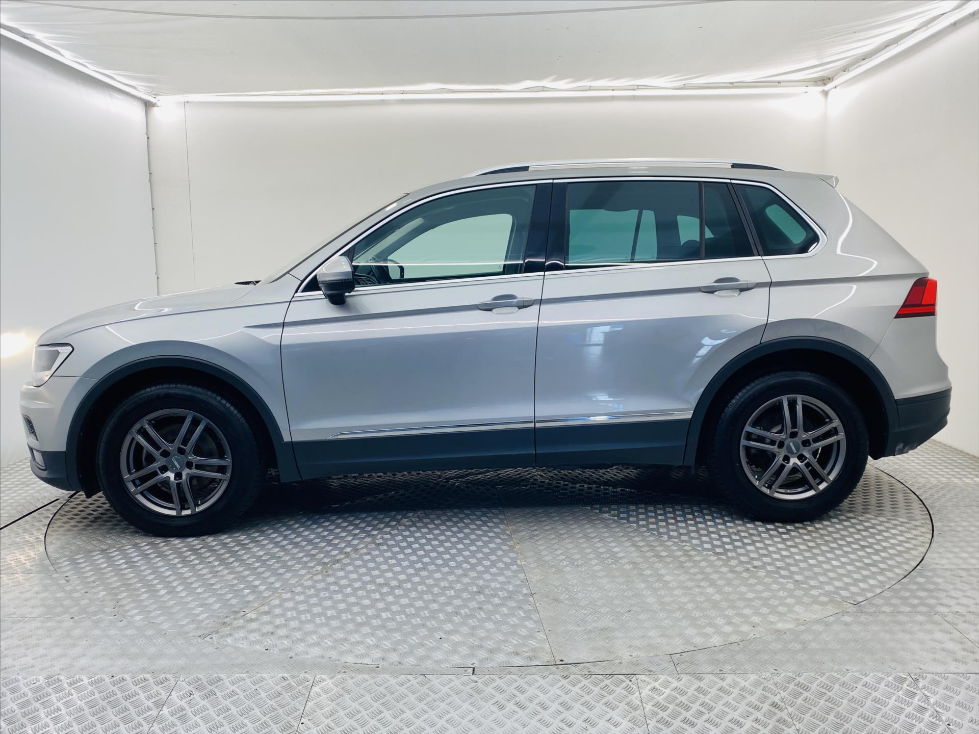 volkswagen-tiguan-2-0-tdi-dsg-110-kw-comfortline - 2