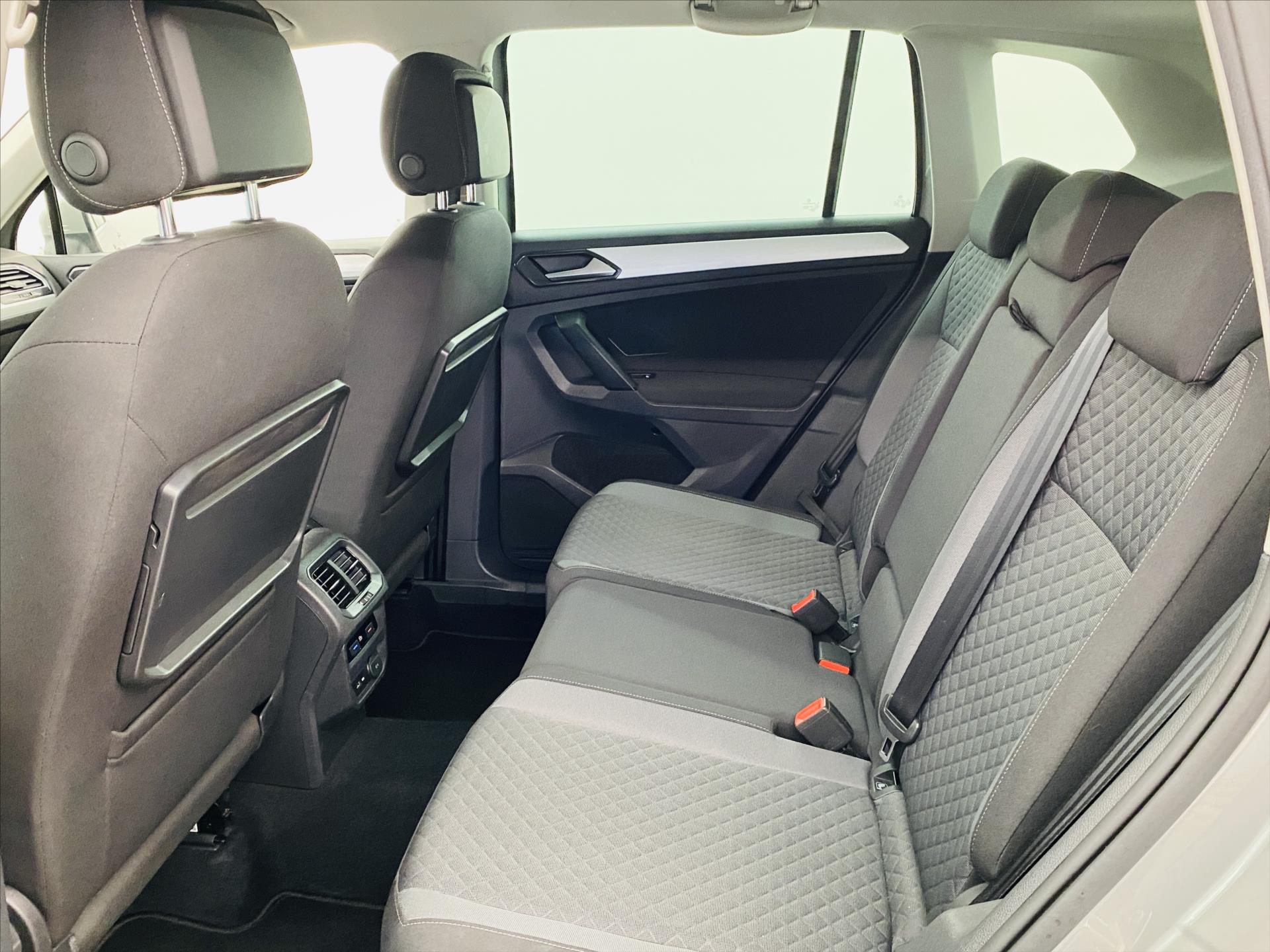 volkswagen-tiguan-2-0-tdi-dsg-110-kw-comfortline - 5