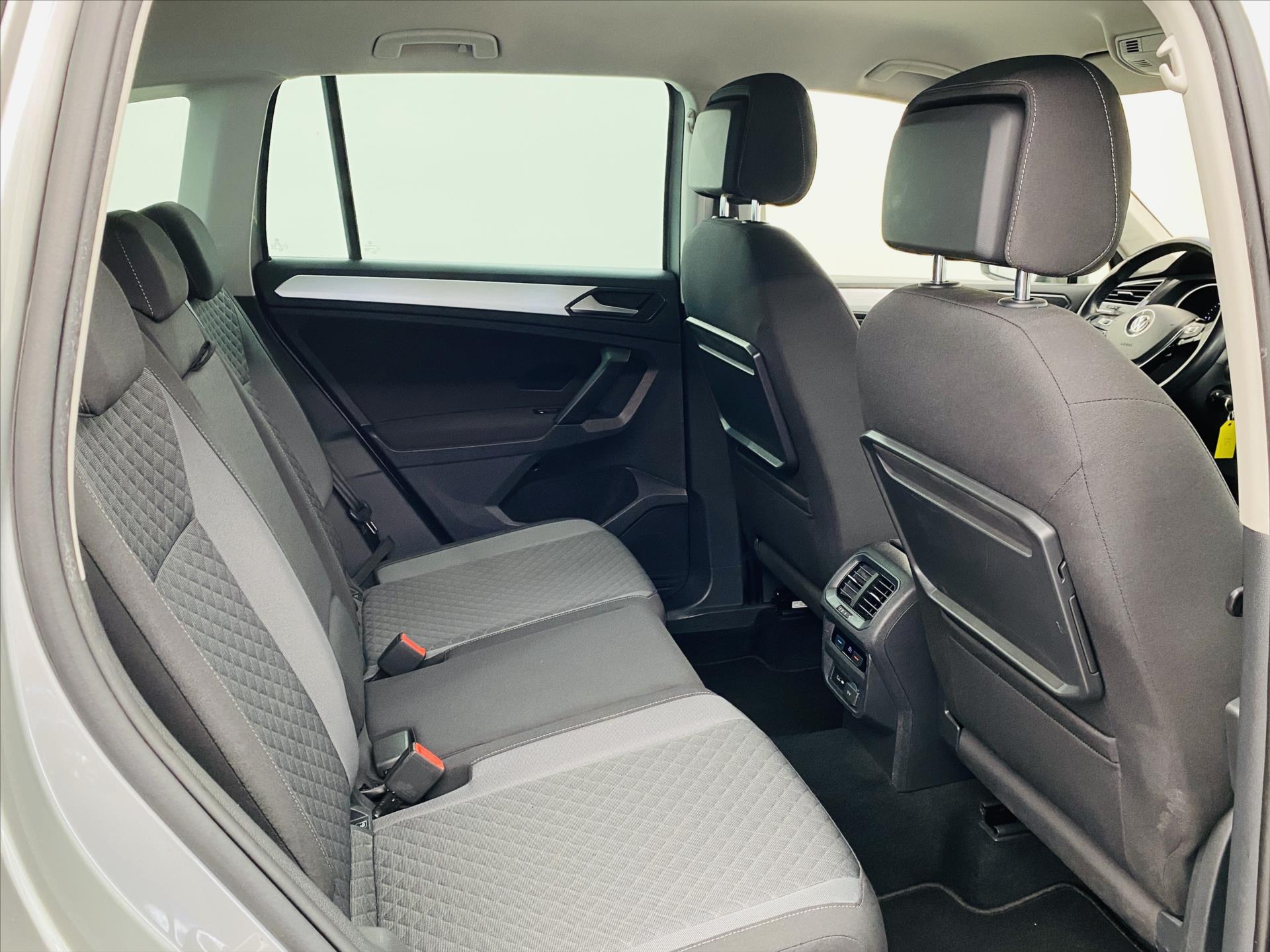 volkswagen-tiguan-2-0-tdi-dsg-110-kw-comfortline - 6