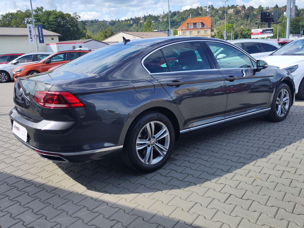volkswagen-passat-2-0-tdi-110kw-elegance-dsg - 4