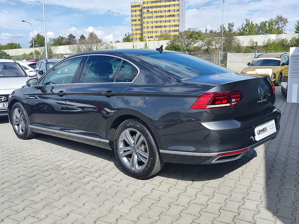 volkswagen-passat-2-0-tdi-110kw-elegance-dsg - 6