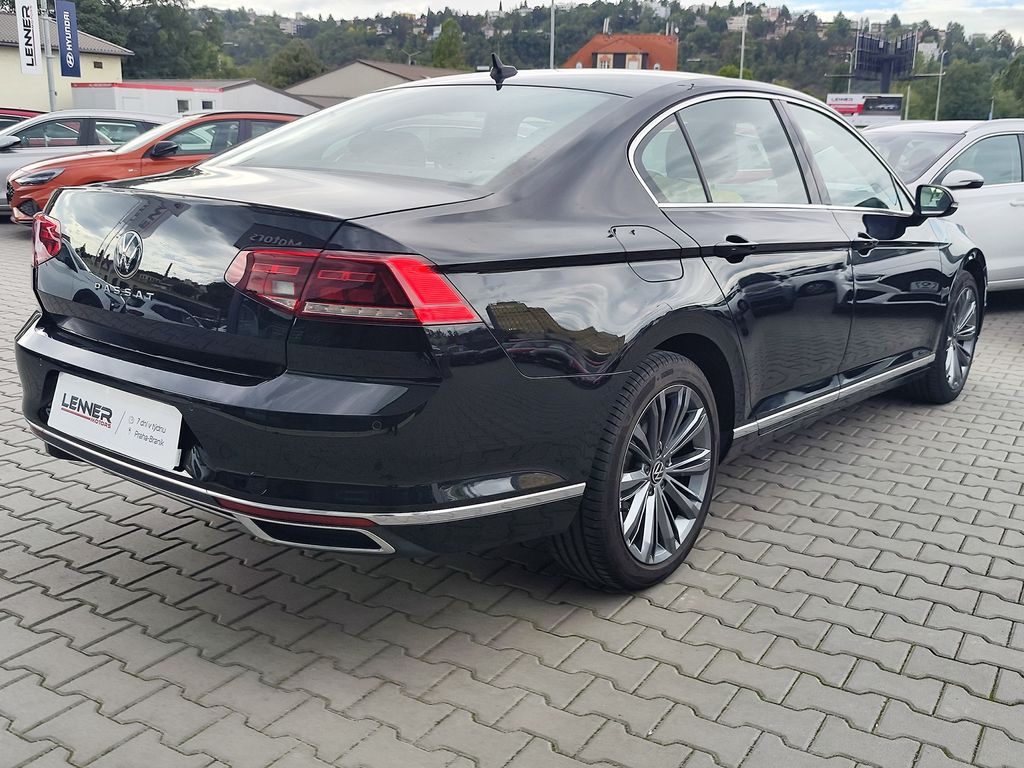 volkswagen-passat-2-0-tdi-110kw-elegance - 4