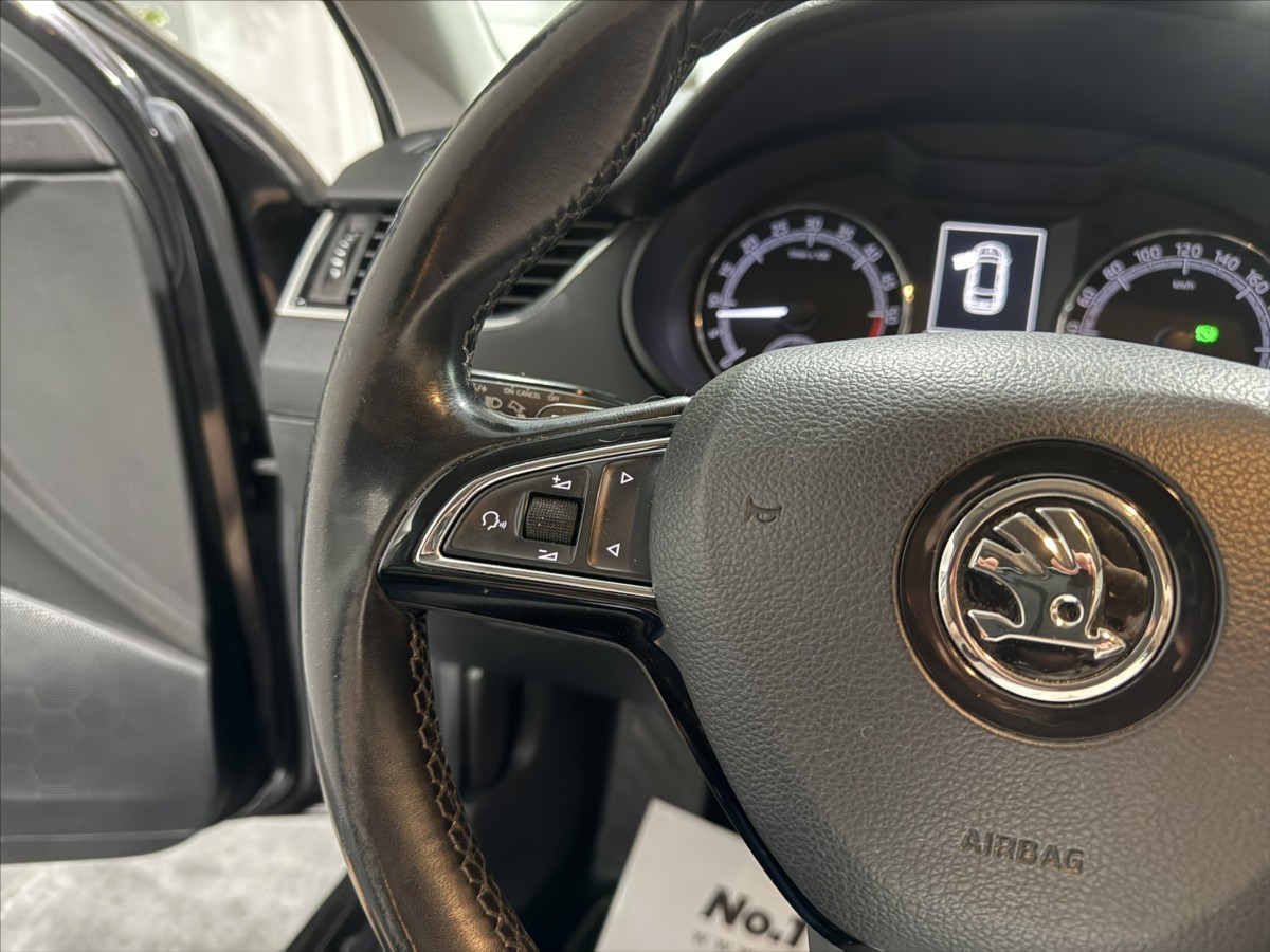 skoda-octavia-2-0-tdi-110kw-full-led-kamera - 9