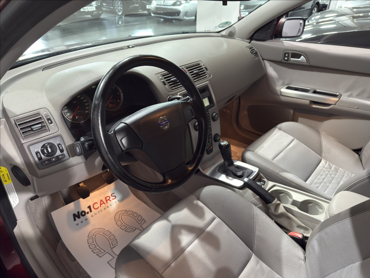 volvo-v50-2-0-d-100kw-krasny-stav-tz - 7