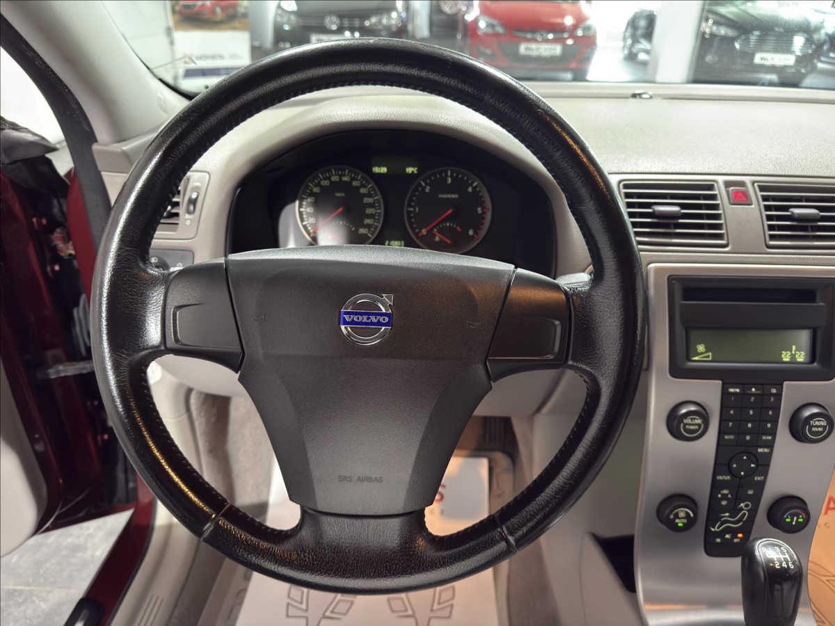 volvo-v50-2-0-d-100kw-krasny-stav-tz - 8