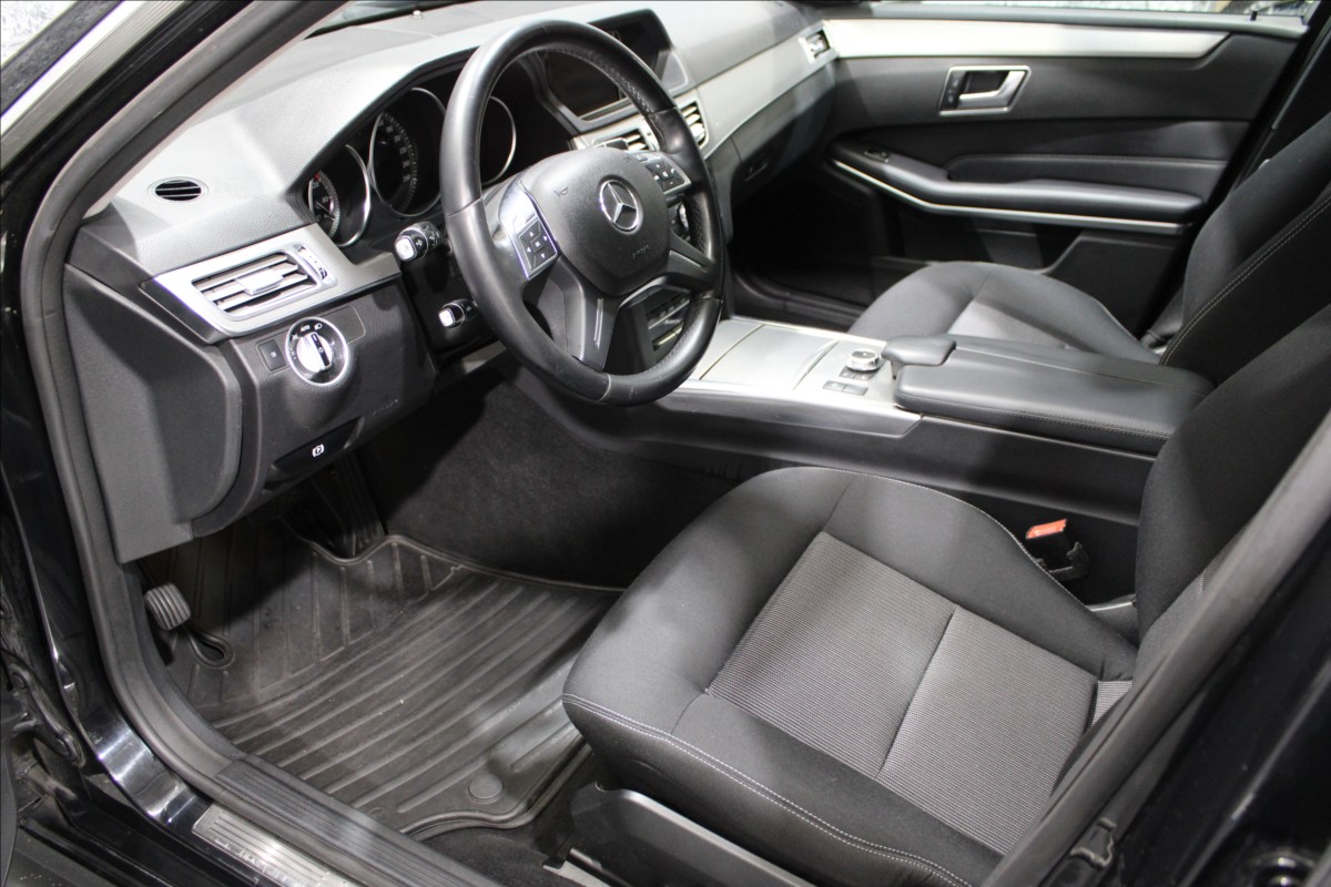 mercedes-benz-tridy-e-2-1-200-bluetec-at - 9