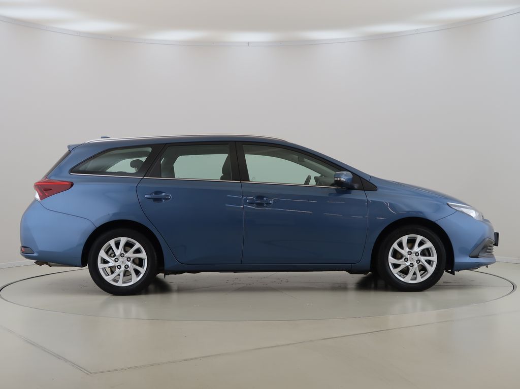 toyota-auris-1-6valvematic-97kw-manual-cz - 3
