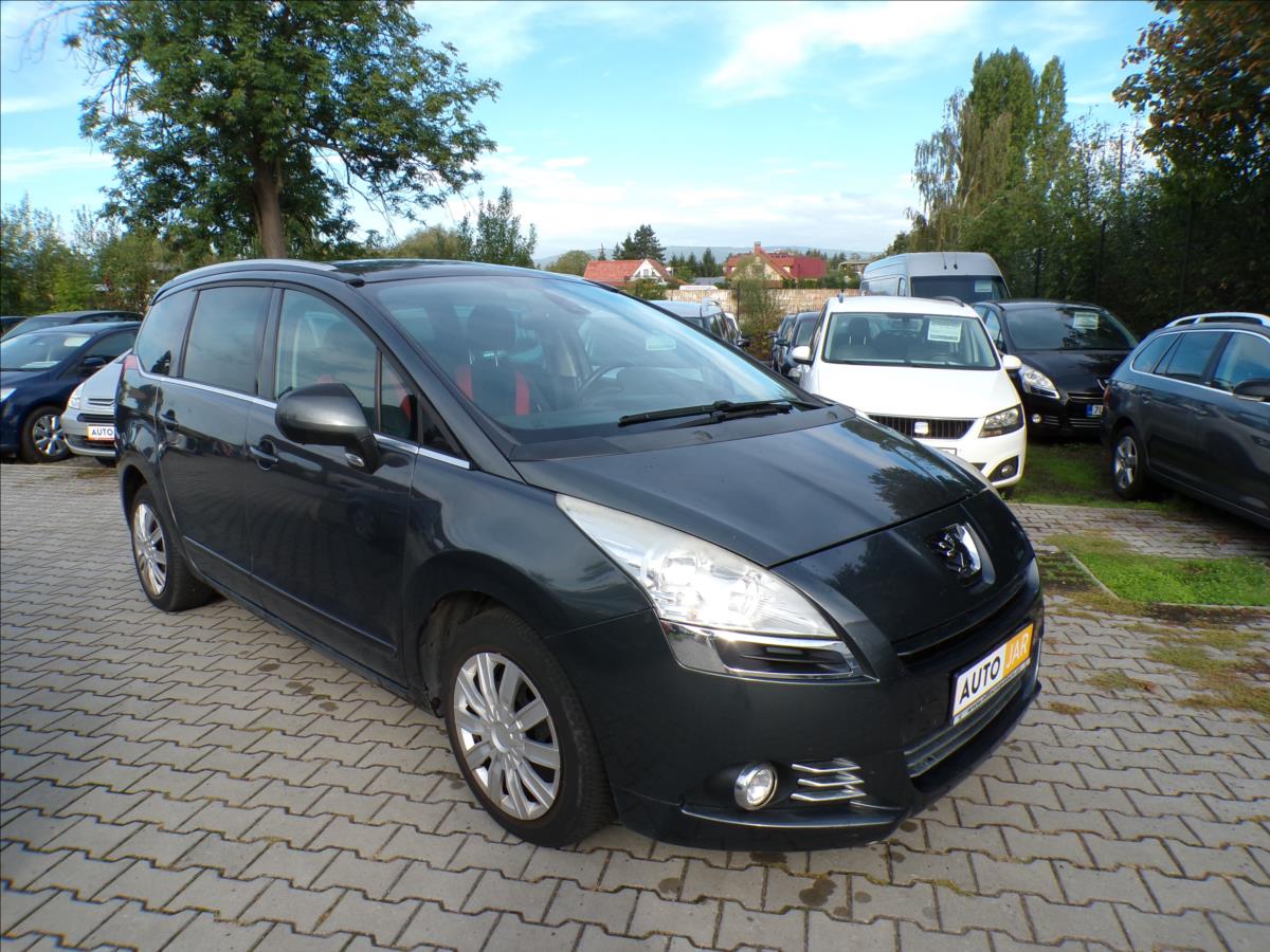 Peugeot 5008 1,6 TURBO  PANORAMA,TAŽNÉ ZAŘÍZENÍ