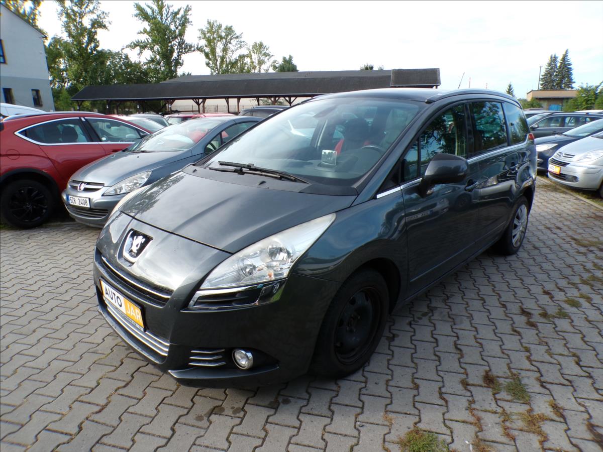peugeot-5008-1-6-turbo-panorama-tazne-zarizeni - 1