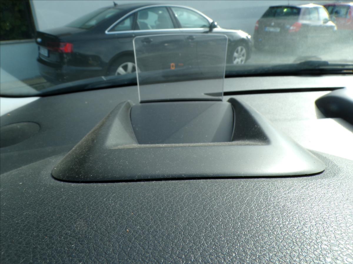 peugeot-5008-1-6-turbo-panorama-tazne-zarizeni - 9