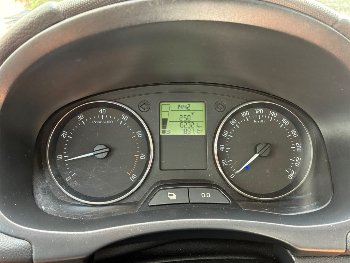 skoda-roomster-1-4-tsi-ambition-plus-edition - 7
