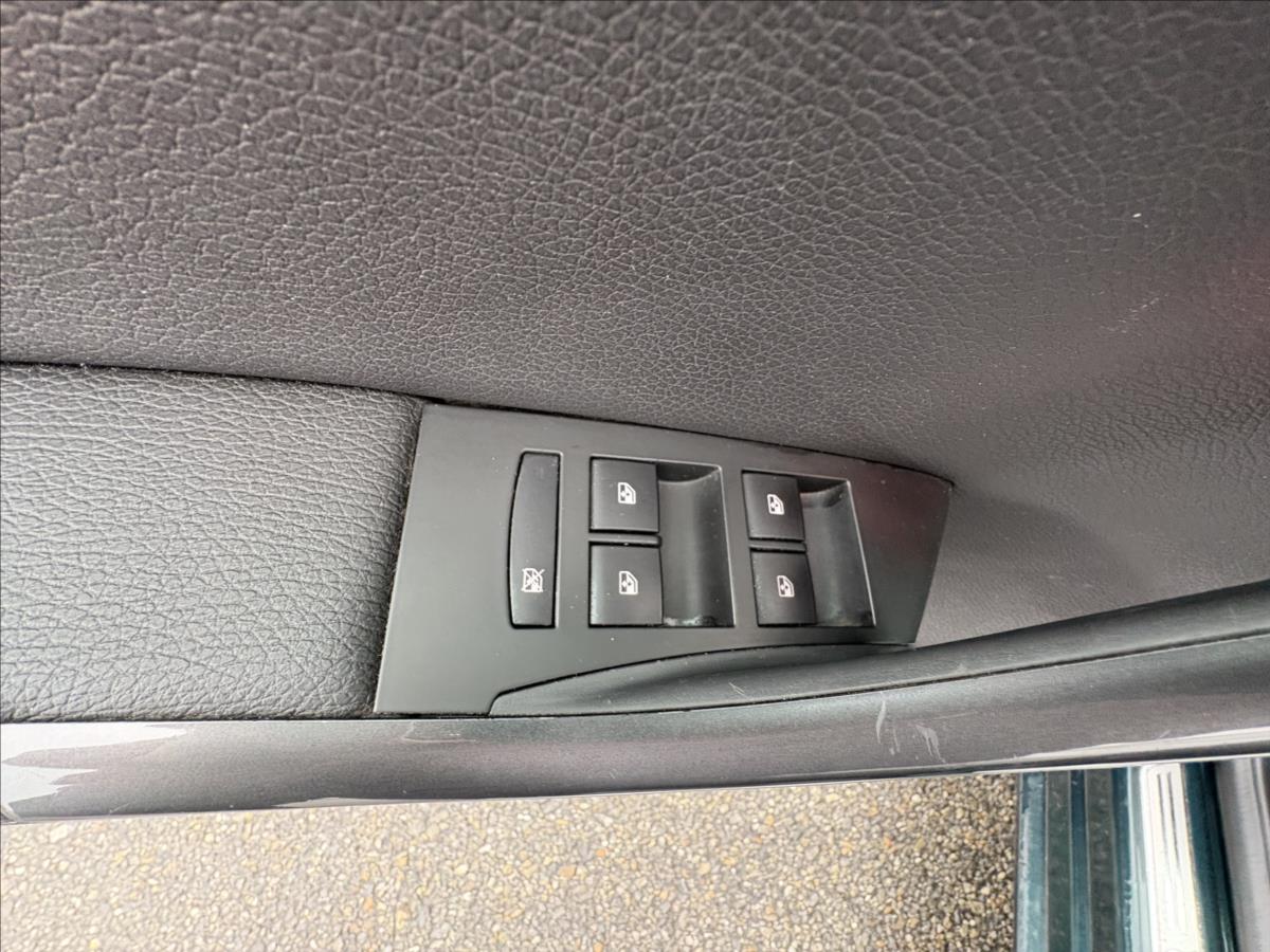 opel-astra-1-4-it-103kw-xenon-navi-vyhrev - 3